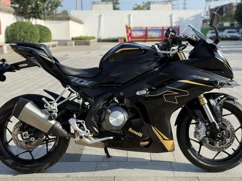 二手贝纳利龙卷风 Tornado 302R