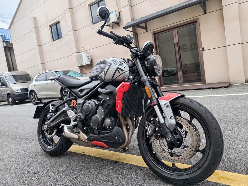 二手凯旋Trident 660