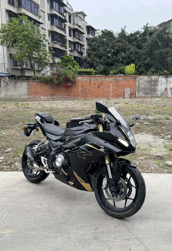 二手贝纳利龙卷风 Tornado 302R